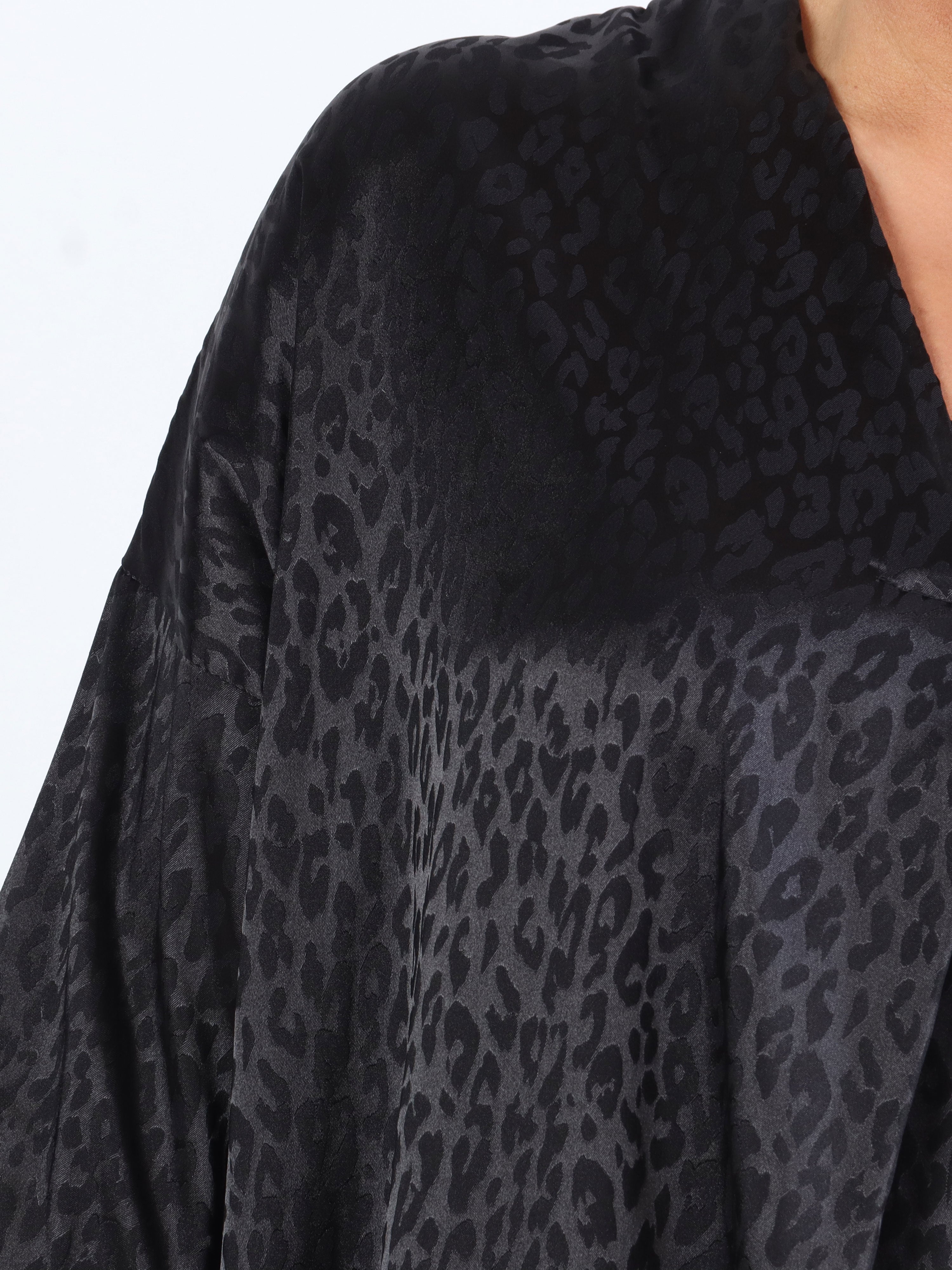 Telly - Plus size tunika med leopardpletter i silkelook
